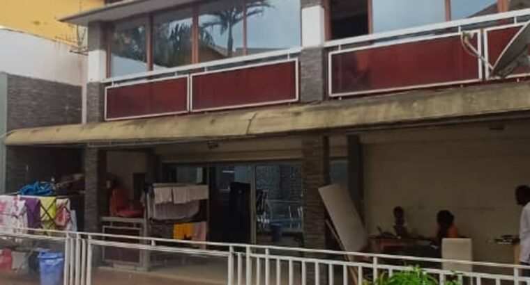 VILLA DE 8 PIECES EN VENTE