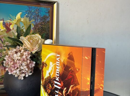 PS4 FAT AVEC UNE MANETTE ET 10 JEUX