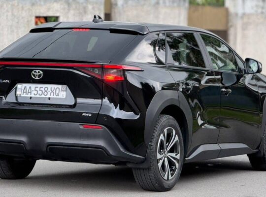vente de Toyota bz4x awd 2023